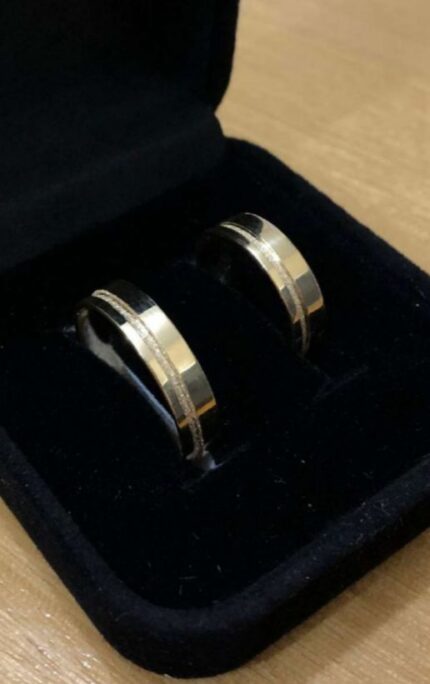 Aliança quadrada 5mm - ouro 18k