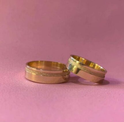 Aliança quadrada 6mm - ouro 18k